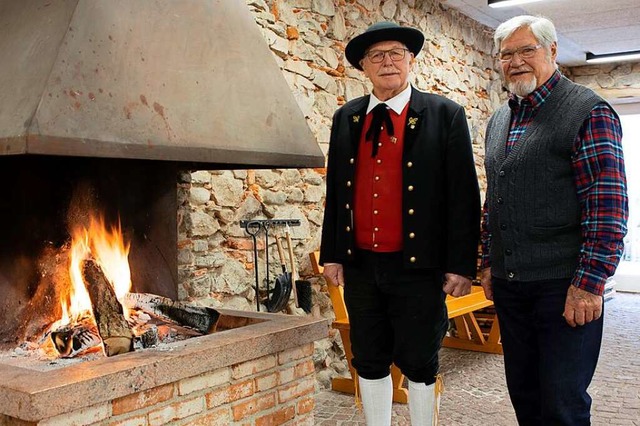 Josef Frele (links) und  Walter Jautz...ied mit und denken nicht ans Aufhren.  | Foto: Hubert Gemmert