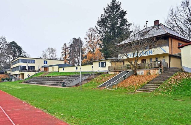 Das PTSV-Jahn-Areal mit  Gaststtte (l...eubau geplant. Rechts das Jahn-Husle.  | Foto: Michael Bamberger