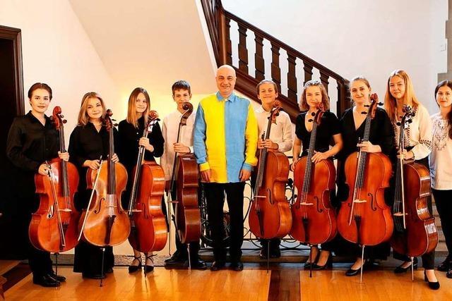 Zwlf Cellistinnen und Cellisten spielen in Rheinfelden fr die Ukraine-Hilfe
