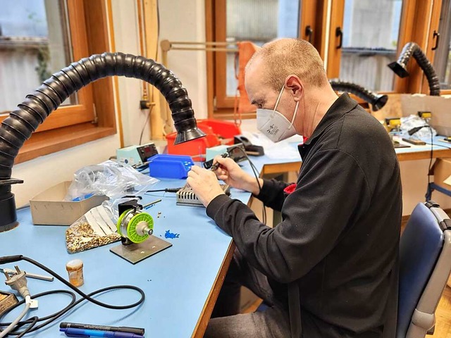 Thomas Tamme in der Freiburger Werkgemeinschaft beim Lten  | Foto: Jacqueline Grundig