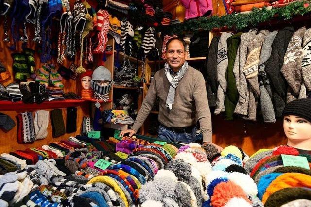 Ein Mützenkauf auf Freiburgs Weihnachtsmarkt hilft einer Klinik in Nepal