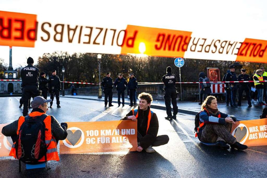 Klimaaktivisten der &#8222;Letzten Generation&#8220;  | Foto: Lennart Preiss (dpa)