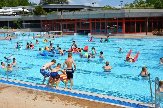 Planschende Kinder knnte es im Freiba...Rheinfelden bald auch im Winter geben.  | Foto: Horatio Gollin