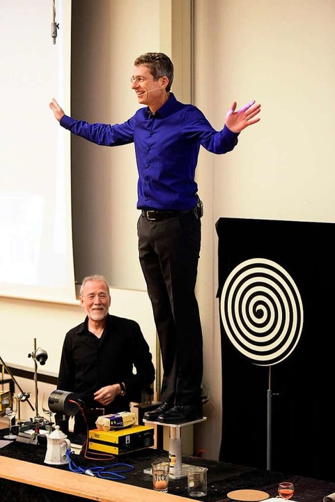 Physikprofessor Horst Fischer (Foto) b...es seiner Experimente in luftige Höhe.  | Foto: Thomas Kunz