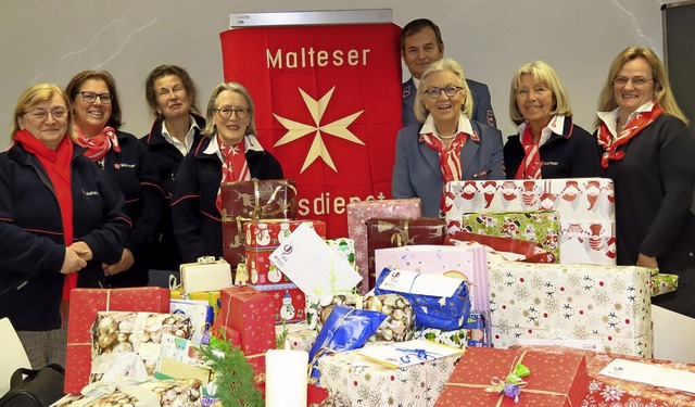 Das  Team der Malteser mit den Pckche...nau, Ilse Doppelgatz und Maria Papke   | Foto: Gerd Leutenecker