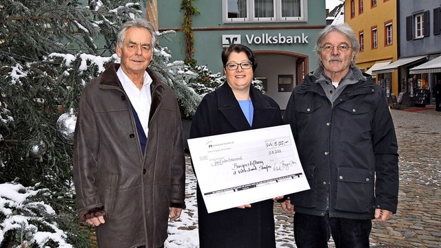 Erhard Stoll (von links), Tanja Bregen...tten in diesem Jahr 15.000 Euro aus.   | Foto: Rainer Ruther