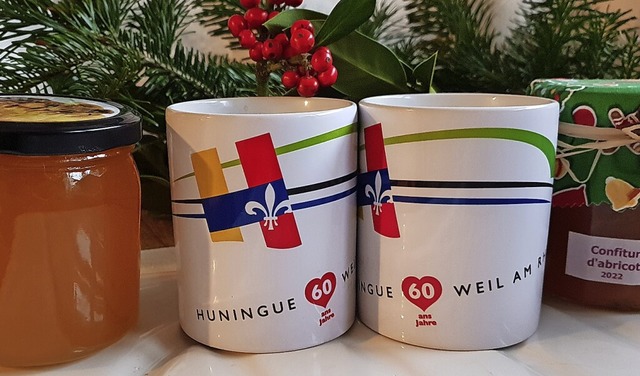Dieses Weihnachtsgeschenk erhalten Hninger Senioren von der Stadt.  | Foto: Victoria Langelott