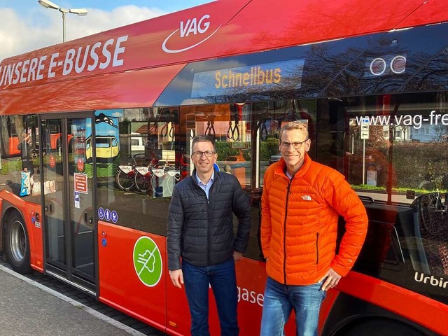 Seit dieser Woche fhrt  ein Schnellbu...Benz bei der Vorstellung des Angebots.  | Foto: Freiburger Verkehrs AG