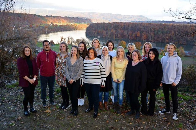 Die neue Kita-Leiterin Tea Iaccino (li...er von links) mit dem Bienenkorb-Team.  | Foto: Stadt Rheinfelden