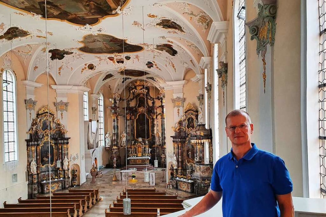 Justus Wilhelm, Verwaltungsleiter im Pfarrbüro, in der Pfarrkirche  | Foto: Hannes Selz