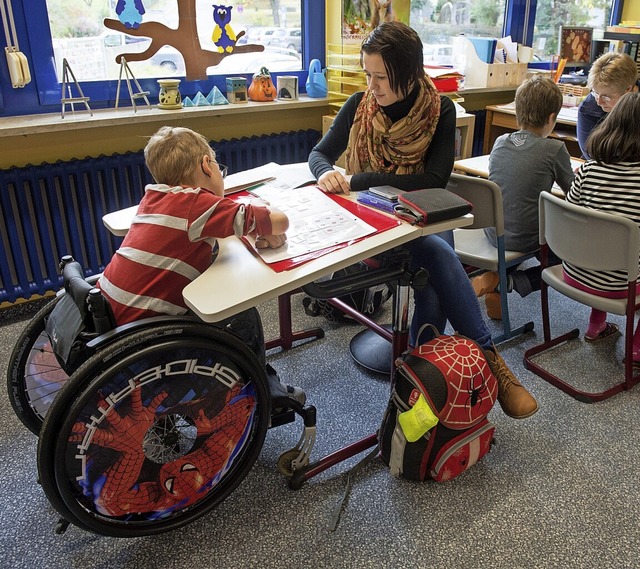 Schulbegleiter helfen Kindern, die Untersttzung brauchen (Symbolbild).  | Foto: Armin Weigel