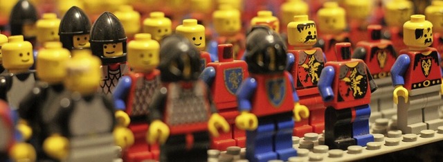 Lego begeistert viele Menschen, bei weitem nicht nur Kinder.  | Foto: Joshua Kocher
