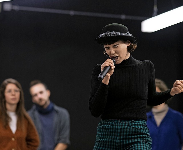 Lisa Bruninger whrend einer Vorfhru...20; im Freiburger Theater im Marienbad  | Foto: YASEMiN AUS DEM KAHMEN