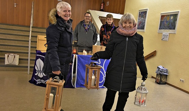 Bei den Pfadfindern gab&#8217;s das Friedenslicht.  | Foto: Angelika Schmidt