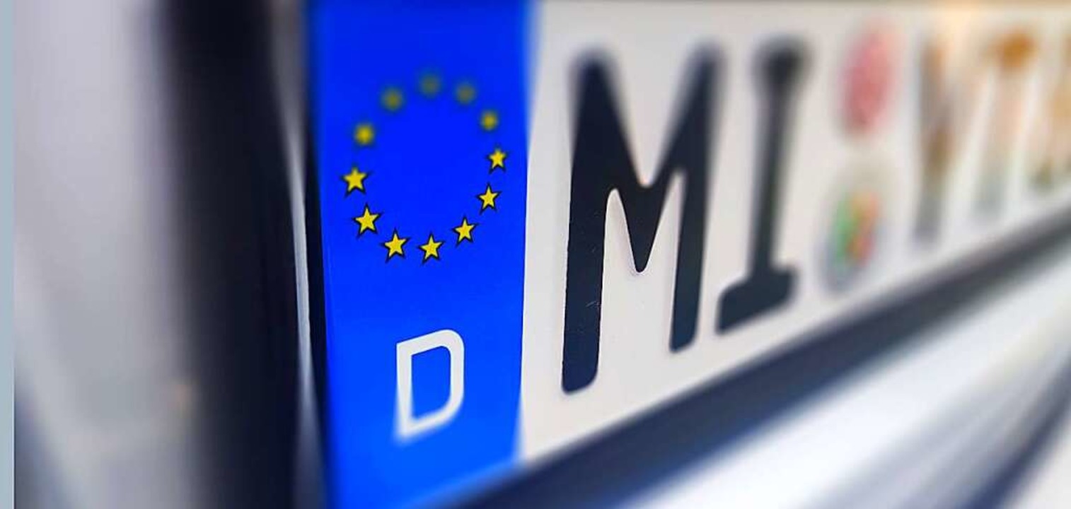 Das &#8222;D&#8220; auf seinem Autoken... Polizei berklebt haben (Symbolbild).  | Foto: daily_creativity (Adobe Stock)
