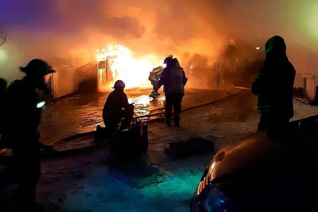 90 Rettungskrfte waren im Einsatz beim Brand in Vrstetten.  | Foto: Feuerwehr Vrstetten