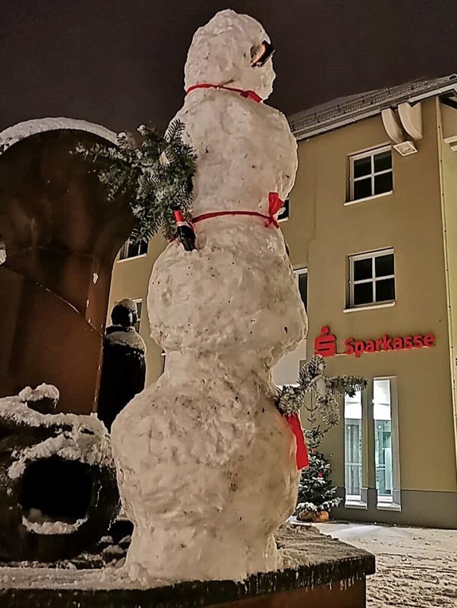 Der Schneemann auf dem Brunnen  | Foto: Sabine Kbler