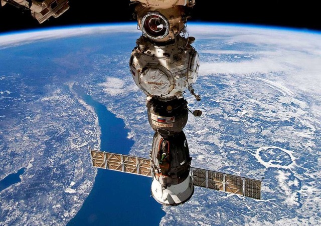 Wegen technischer Probleme ist ein gep...osmonauten an der ISS abgesagt worden.  | Foto: Sergei Korsakow (dpa)