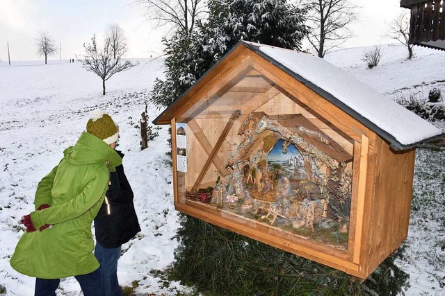 16 Krippen bauen die Krippenfreunde en...allfahrtskapelle Maria Lindenberg auf.  | Foto: Thomas Biniossek