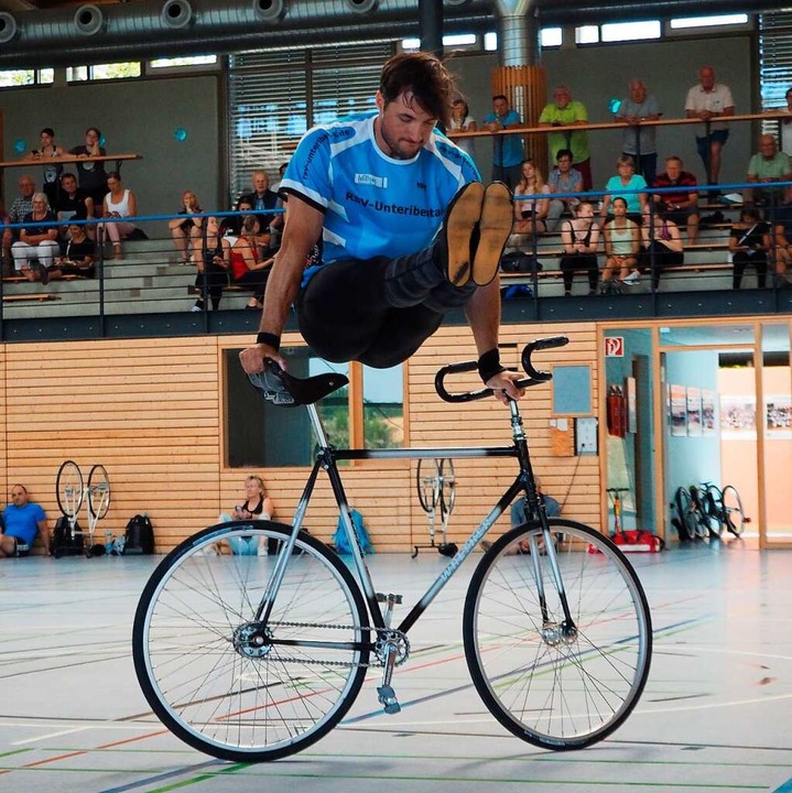 Sebastian Zähringer ist über 20 Jahre lang leistungssportlich Kunstrad gefahren.  | Foto: Wolfgang Zähringer