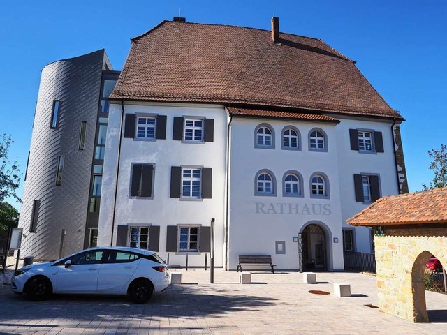 Das schne Eschbacher Rathaus durchlebt gerade unruhige Zeiten.  | Foto: Jutta Geiger