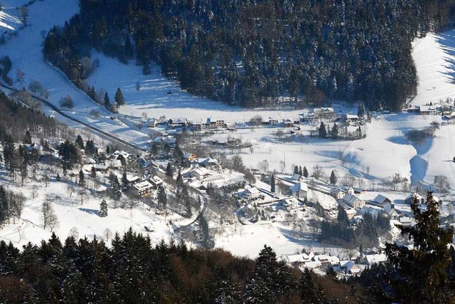 Blick vom Aussichtsturm auf dem Hochblauen auf Malsburg-Marzell.  | Foto: Hannes Lauber