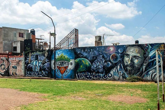 Die Mauern in Rosario erzhlen Geschic...er am Sonntag Weltmeister werden kann.  | Foto: @PhCampe
