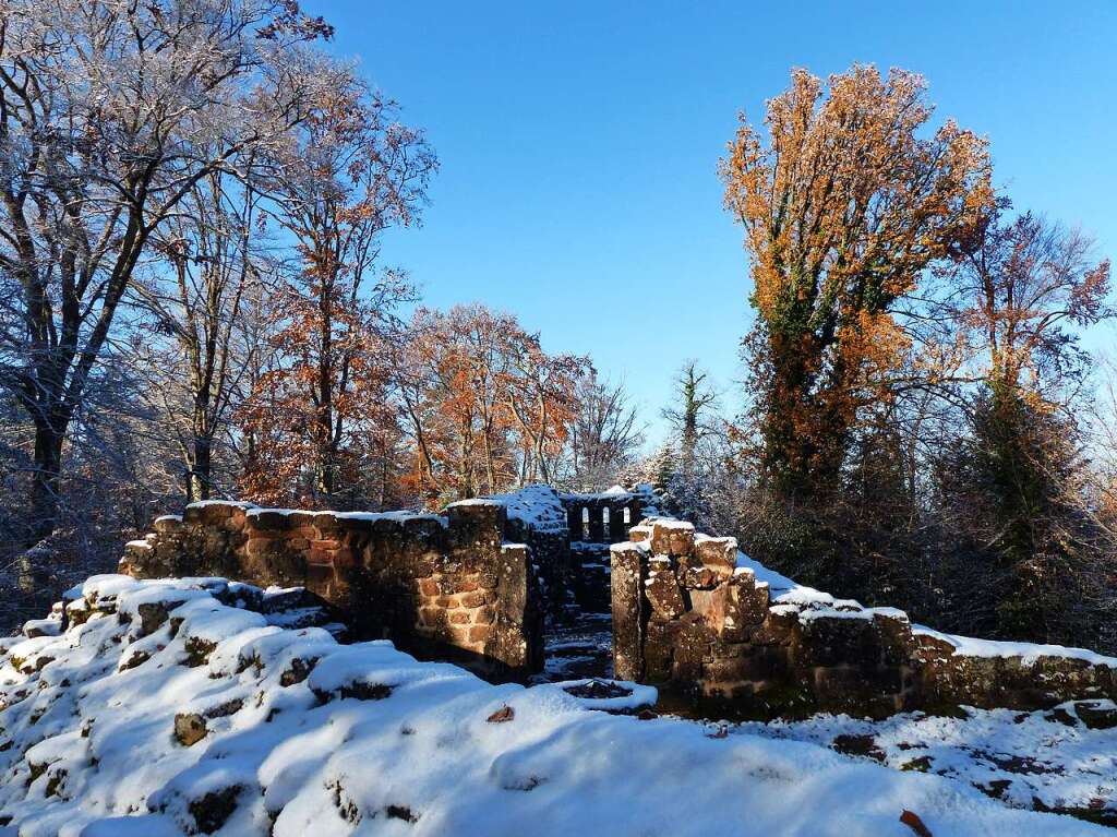 Der erste Schnee auf der Burgruine Ltzelhard