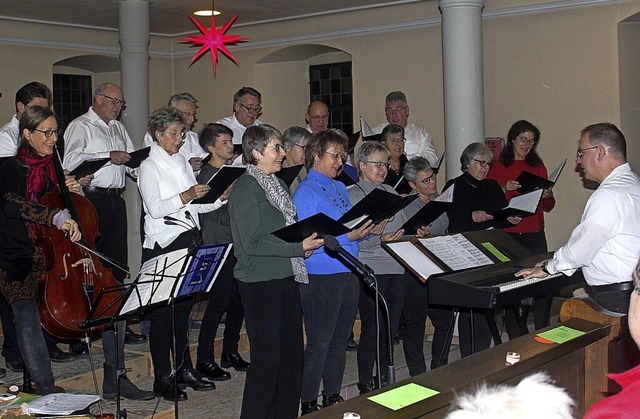 Der Gesangverein Hasel berzeugte unte...hael Brogle (rechts) auf ganzer Linie.  | Foto: Yvonne Rnzi