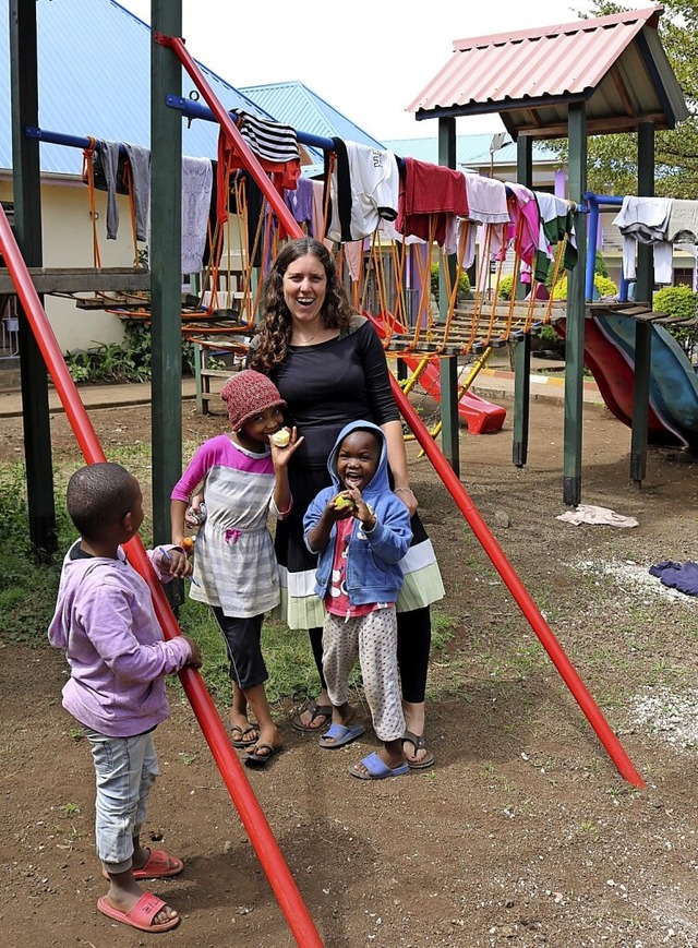 Carla Waldvogel besucht die Kinder in Tansania so oft es geht.  | Foto: privat