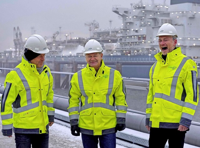 Gute Laune: Wirtschaftsminister Robert...z und Finanzminister Christian Lindner  | Foto: MICHAEL SOHN (AFP)