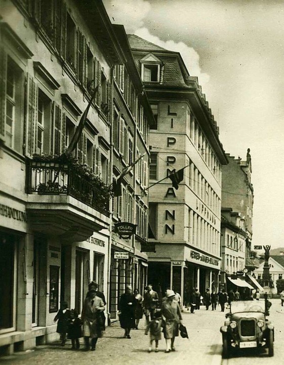 Das Schuhhaus Föller befand sich im zw...on links. Das Bild entstand etwa 1929.  | Foto: Archiv Manfred Gallo