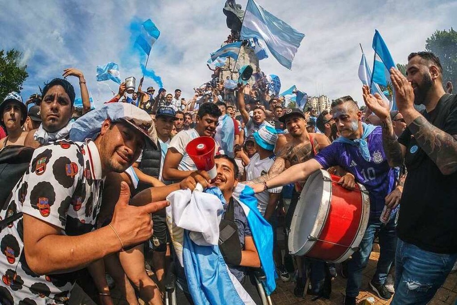 Freuen sich über den dritten WM-Titel: Fans in der argentinischen Hauptstadt Buenos Aires. (Foto: David Izquierdo (dpa))