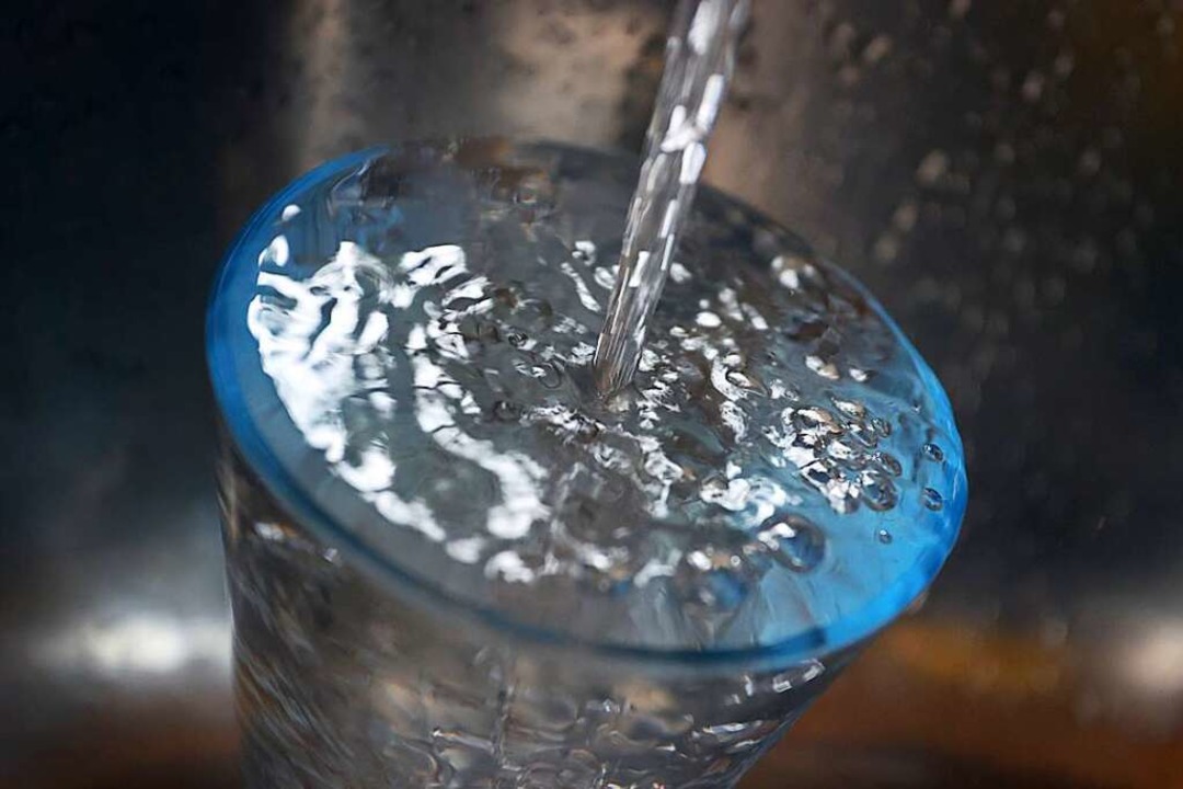Das Basler Trinkwasser hat laut der jüngsten Kontrollen gute Qualität.  | Foto: Karl-Josef Hildenbrand (dpa)