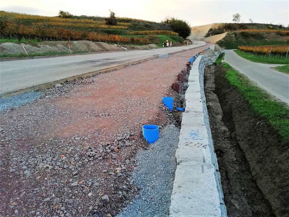 Der neue Geh- und Radweg an der Kreiss... Bischoffingen wird derzeit errichtet.  | Foto: Sebastian Ehret