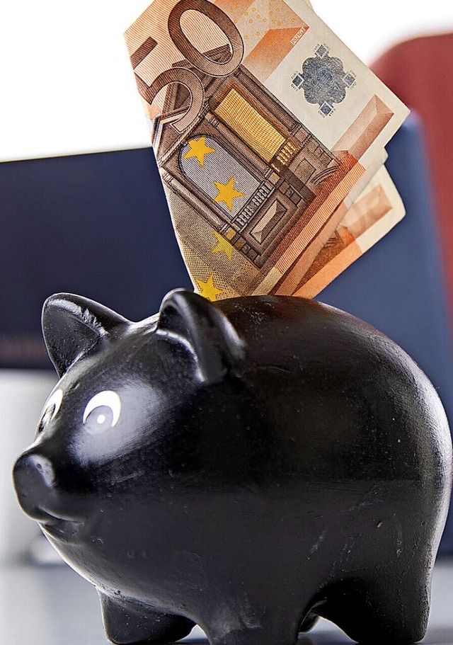 Noch ist das Simonswlder Sparschwein ...d wird nun fr Investitionen gebraucht  | Foto: Christin Klose (dpa)