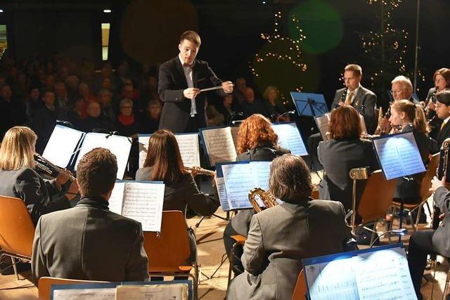 Dirigenten-Duo feiert gelungenen Einstand beim Teninger Jahreskonzert