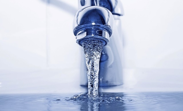 Dass Wasser auch knapp werden kann, wurde diesen Sommer ziemlich deutlich.  | Foto: foto: unclepodger (stock.adobe.com)