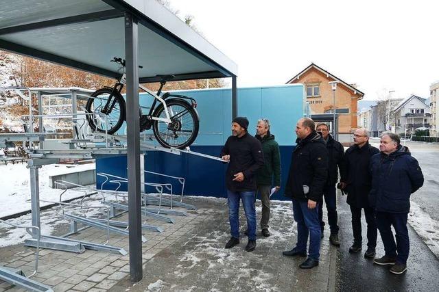 An Waldkirchs Bahnhof ist jetzt Platz für 156 Fahrräder, davon 36 in Boxen
