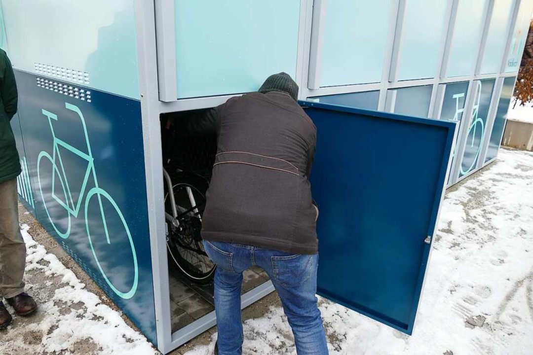 In der unteren Box lassen sich Rder n...tauen, sondern auch die Akkus aufladen  | Foto: Sylvia Sredniawa