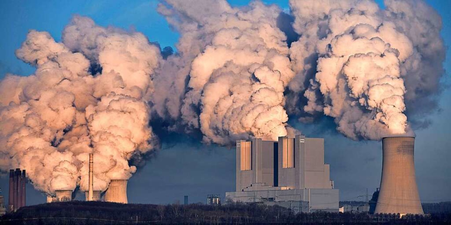 Verbraucher und Firmen wissen jetzt, d...zeigt das Braunkohlekraftwerk Neurath.  | Foto: S. Ziese (imago)