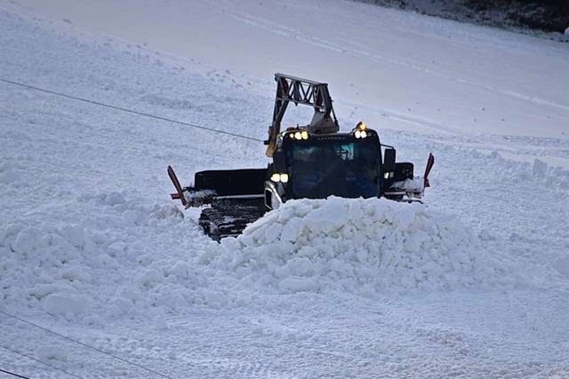 Saisonvorbereitung bei den Schneebergliften. Am Sonntag ging es dann los.  | Foto: kamera24