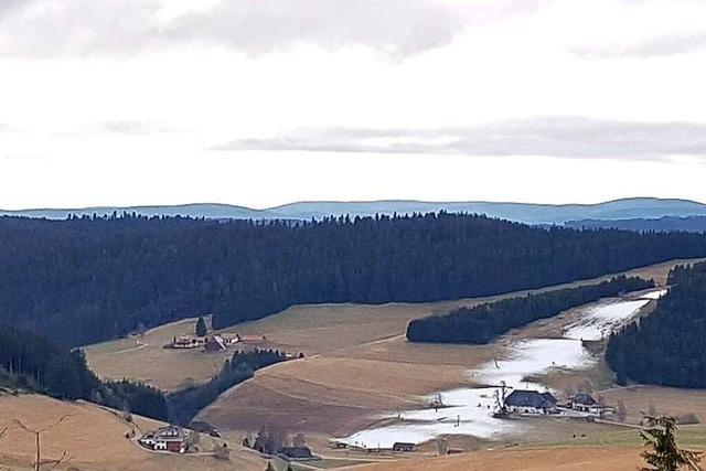 Eine weie Zunge leckt am Schneeberglift