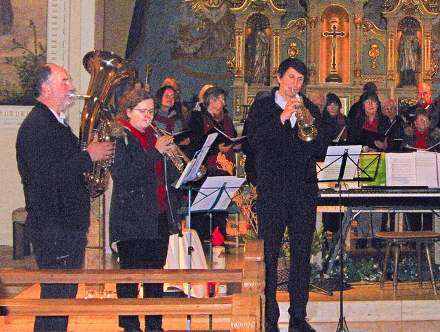 Der Kirchenchor, die Kirchenband und e...renovierung mit einem Benefizkonzert.   | Foto: Ulrike Spiegelhalter