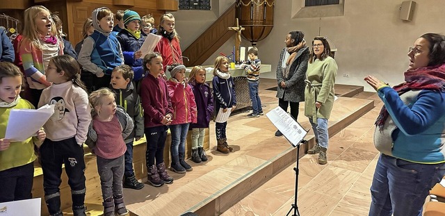 Katharina Schmidt, Tatjana Glockner un...elischen Kirche  das Krippenspiel ein.  | Foto: Daniel Hengst