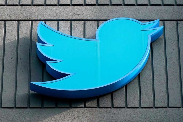 Das Logo des sozialen Netzwerks Twitte...trale in San Francisco (USA) zu sehen.  | Foto: Jeff Chiu (dpa)