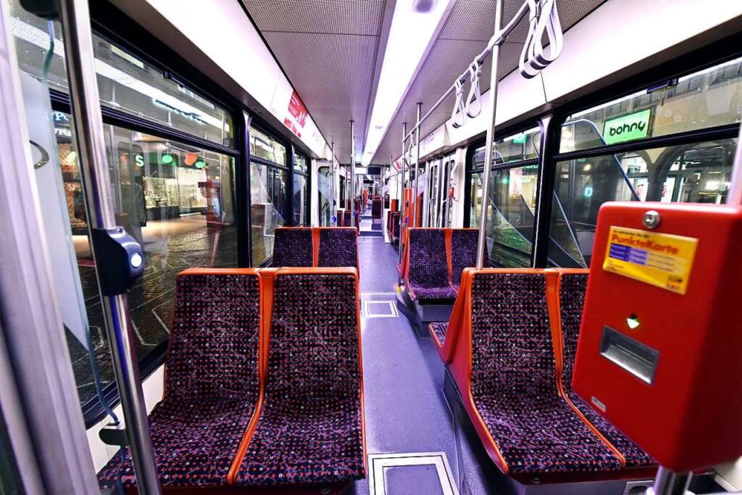 In einer Bahn der Linie 1 ist eine jun... sexuell belstigt worden. Symbolbild.  | Foto: Thomas Kunz