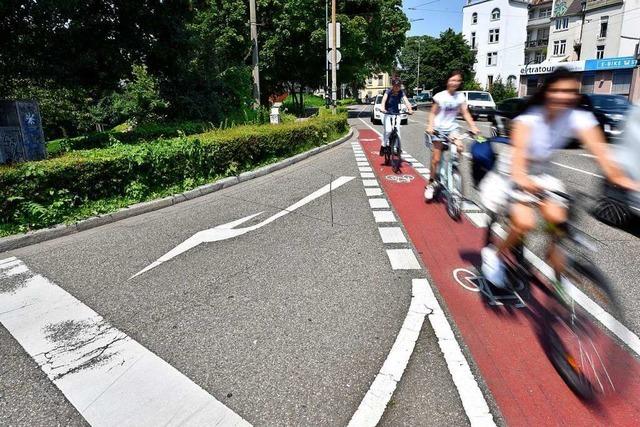 Freiburger Altstadtring: Rennradler rammt 12-jhrige Fahrradfahrerin und flchtet