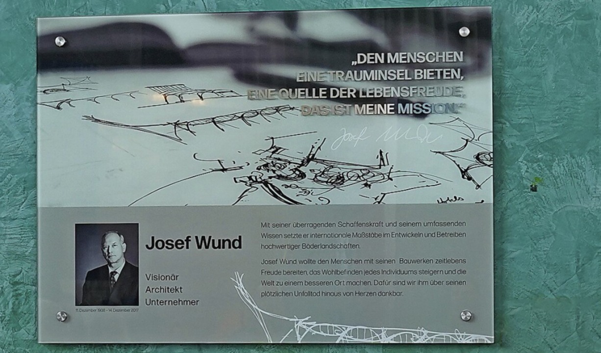 Solch eine Gedenktafel erinnert nun auch in Titisee an Josef Wund.  | Foto: Josef Wund Stiftung