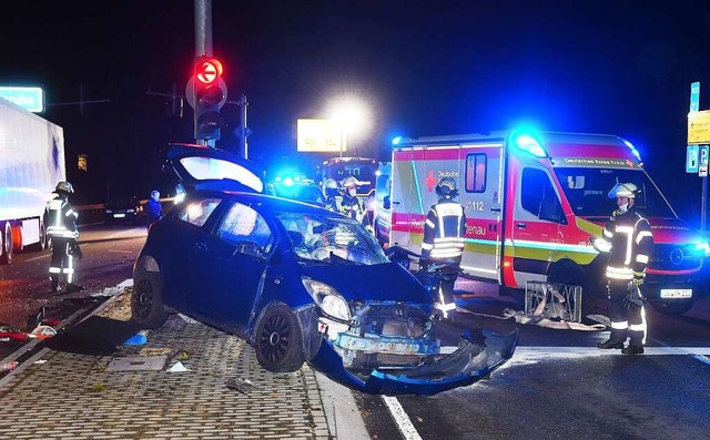 Das Unfallauto. Bei der Anschlussstelle Lahr kam es zu einem tdlichen Unfall.  | Foto: Wolfgang Knstle
